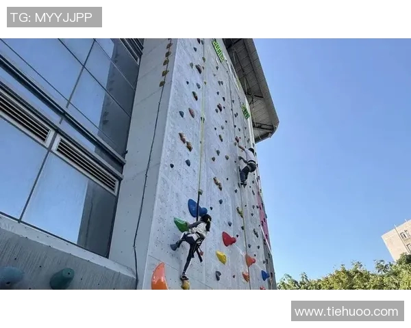 广州攀岩队创新边路渗透战术提升整体实力的深度分析与探讨